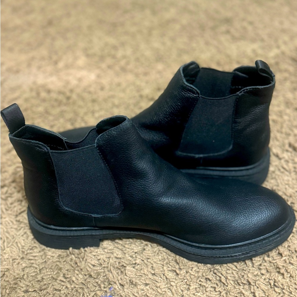 ❌SOLD❌Kenneth Cole leather Chelsea boots.